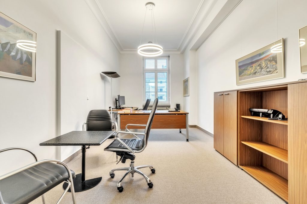 HUST Immobilien GmbH & Co. KG - Immobilienangebot - Karlsruhe - Alle - Rarität in zentraler Lage – zwei Büroetagen mit Charakter