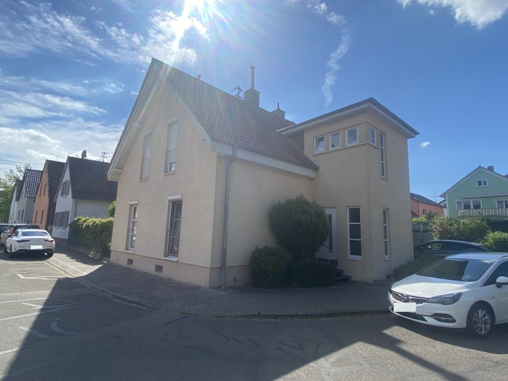 HUST Immobilien GmbH & Co. KG - Immobilienangebot - Karlsruhe / Daxlanden - Alle - Kapitalanleger und Eigennutzer aufgepasst! Gepflegtes Mehrfamilienhaus mit 3 Einheiten in Daxlanden!