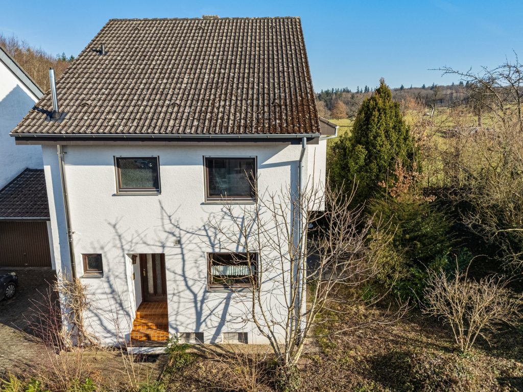 HUST Immobilien GmbH & Co. KG - Immobilienangebot - Waldbronn - Alle - Freistehendes Einfamilienhaus in zweiter Reihe – naturnah, ruhig & voller Möglichkeiten!
