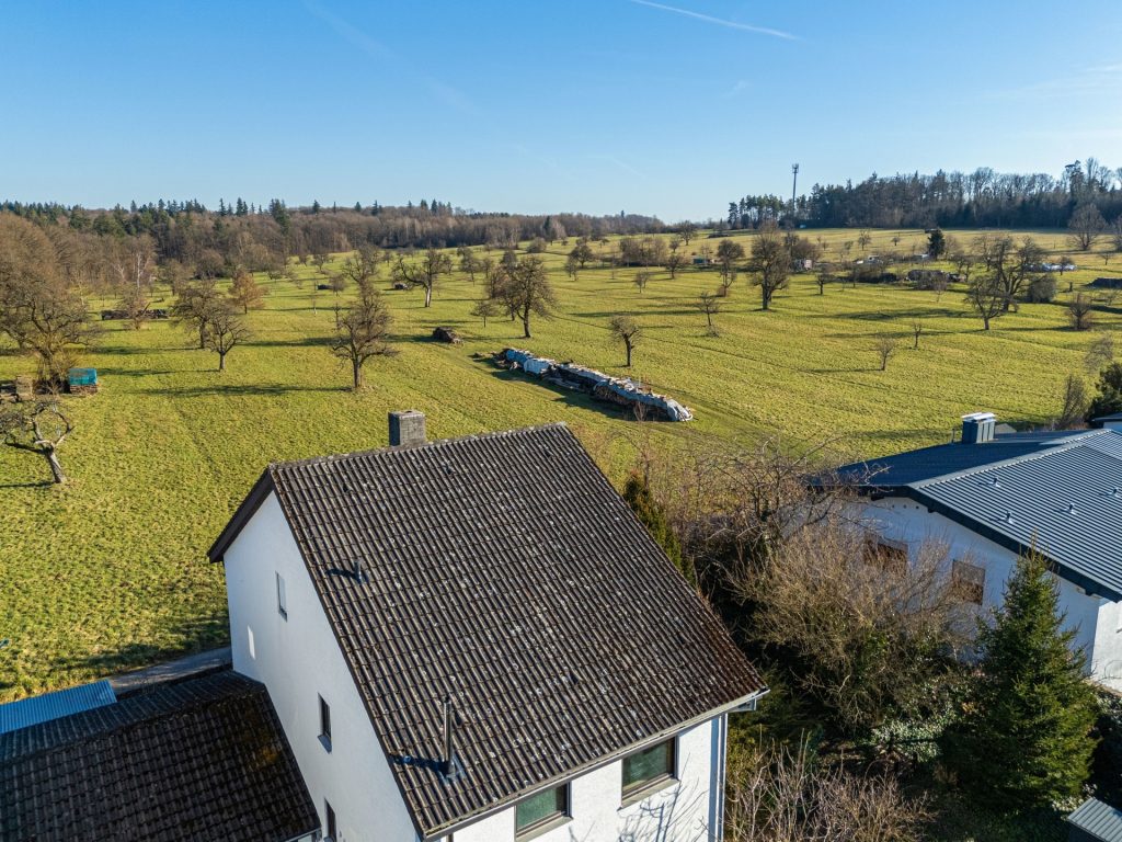 HUST Immobilien GmbH & Co. KG - Immobilienangebot - Waldbronn - Alle - Freistehendes Einfamilienhaus in zweiter Reihe – naturnah, ruhig & voller Möglichkeiten!