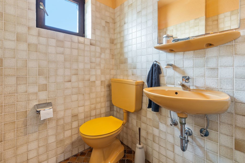 HUST Immobilien GmbH & Co. KG - Immobilienangebot - Waldbronn - Alle - Freistehendes Einfamilienhaus in zweiter Reihe – naturnah, ruhig & voller Möglichkeiten!