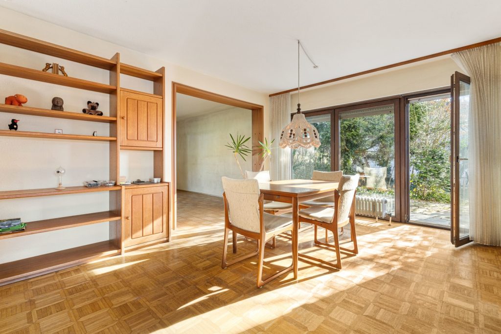 HUST Immobilien GmbH & Co. KG - Immobilienangebot - Waldbronn - Alle - Freistehendes Einfamilienhaus in zweiter Reihe – naturnah, ruhig & voller Möglichkeiten!