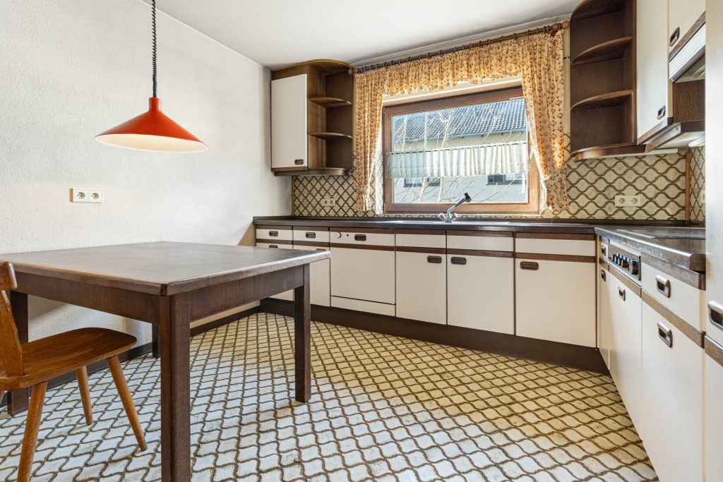 HUST Immobilien GmbH & Co. KG - Immobilienangebot - Waldbronn - Alle - Freistehendes Einfamilienhaus in zweiter Reihe – naturnah, ruhig & voller Möglichkeiten!