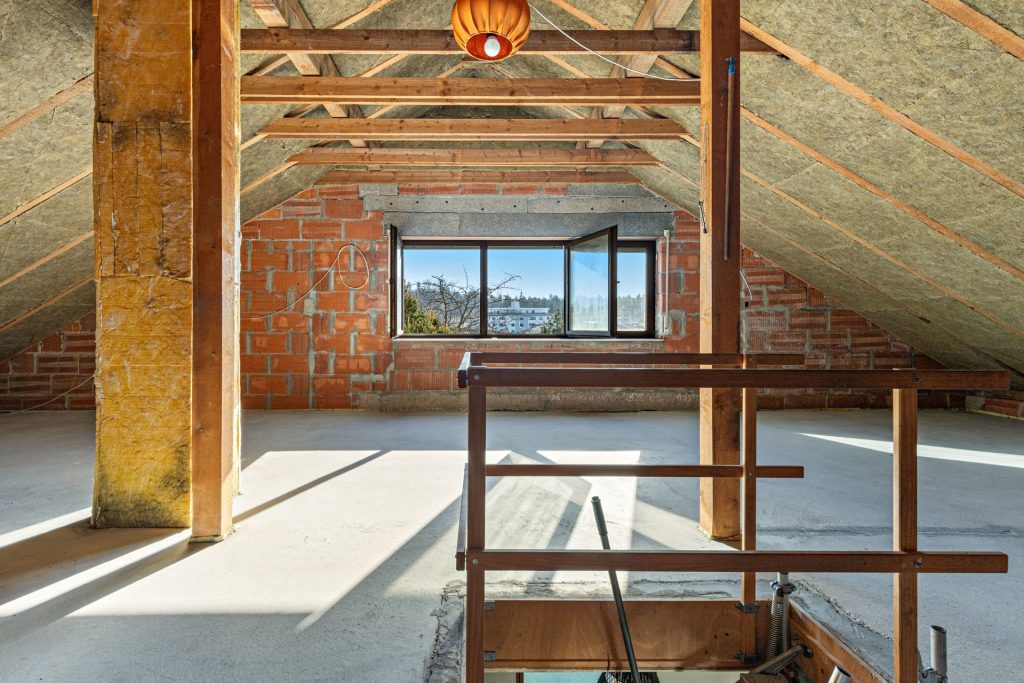 HUST Immobilien GmbH & Co. KG - Immobilienangebot - Waldbronn - Alle - Freistehendes Einfamilienhaus in zweiter Reihe – naturnah, ruhig & voller Möglichkeiten!