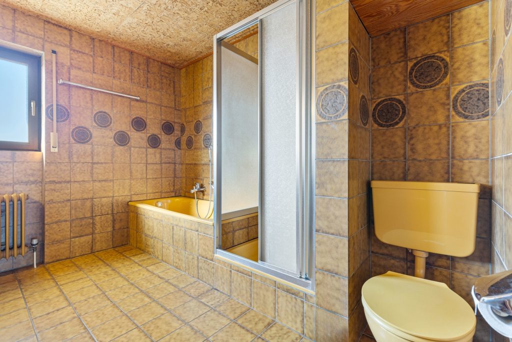 HUST Immobilien GmbH & Co. KG - Immobilienangebot - Waldbronn - Alle - Freistehendes Einfamilienhaus in zweiter Reihe – naturnah, ruhig & voller Möglichkeiten!