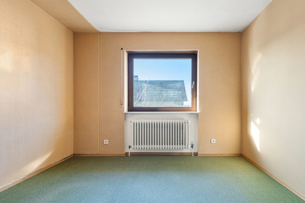 HUST Immobilien GmbH & Co. KG - Immobilienangebot - Waldbronn - Alle - Freistehendes Einfamilienhaus in zweiter Reihe – naturnah, ruhig & voller Möglichkeiten!
