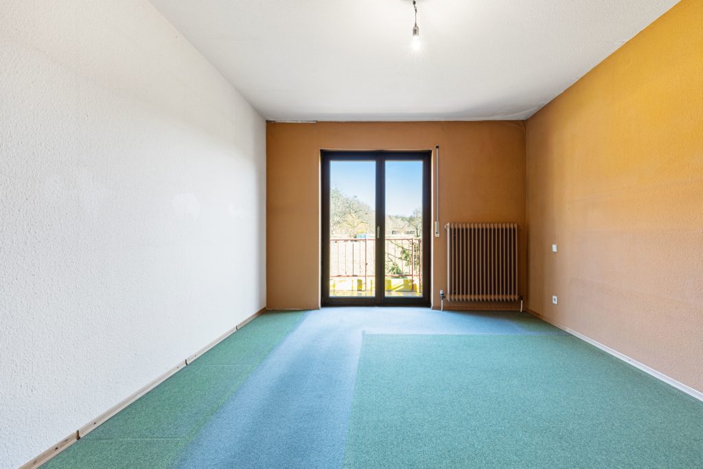 HUST Immobilien GmbH & Co. KG - Immobilienangebot - Waldbronn - Alle - Freistehendes Einfamilienhaus in zweiter Reihe – naturnah, ruhig & voller Möglichkeiten!