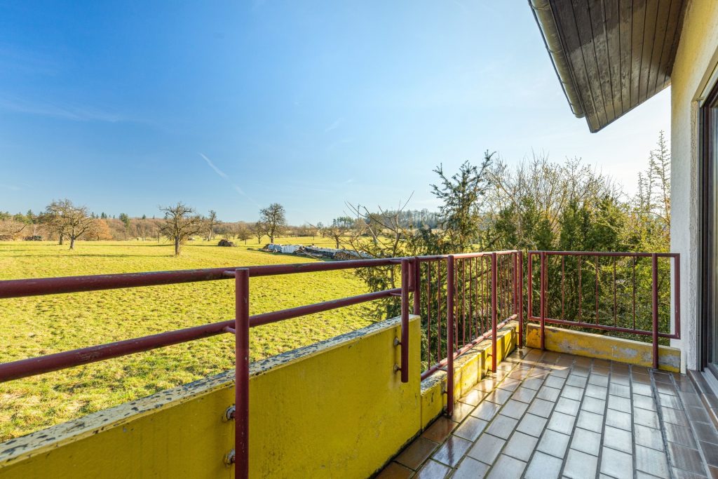 HUST Immobilien GmbH & Co. KG - Immobilienangebot - Waldbronn - Alle - Freistehendes Einfamilienhaus in zweiter Reihe – naturnah, ruhig & voller Möglichkeiten!