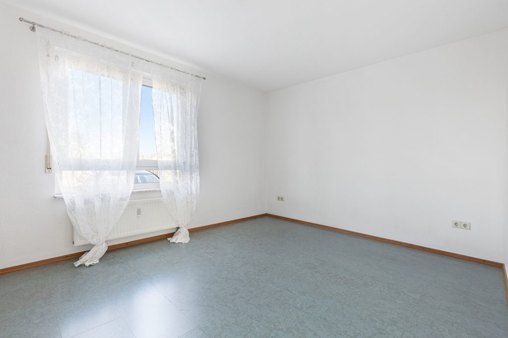 HUST Immobilien GmbH & Co. KG - Immobilienangebot - Stutensee / Blankenloch - Alle - Großzügige 4-Zimmer-Wohnung mit Garten, zwei Balkonen und sofortigem Einzugsgefühl!