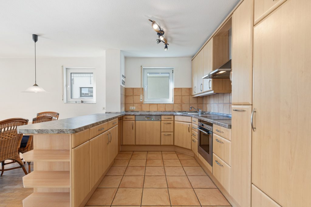 HUST Immobilien GmbH & Co. KG - Immobilienangebot - Stutensee / Blankenloch - Alle - Großzügige 4-Zimmer-Wohnung mit Garten, zwei Balkonen und sofortigem Einzugsgefühl!