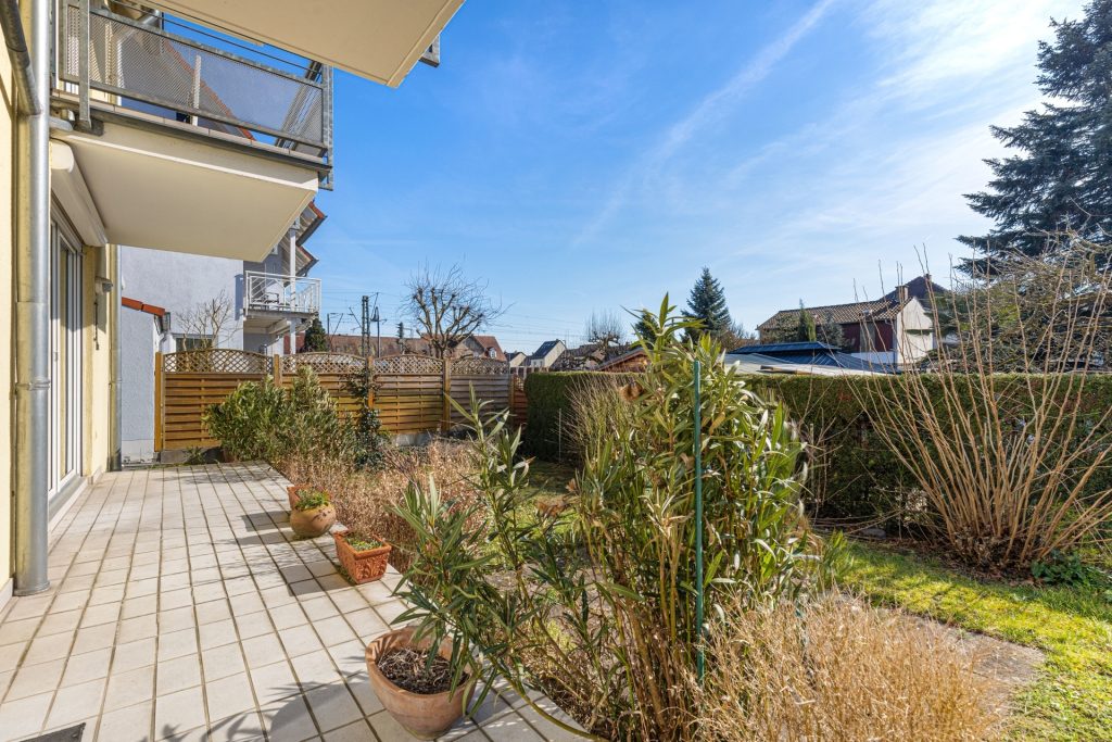 HUST Immobilien GmbH & Co. KG - Immobilienangebot - Stutensee / Blankenloch - Alle - Großzügige 4-Zimmer-Wohnung mit Garten, zwei Balkonen und sofortigem Einzugsgefühl!
