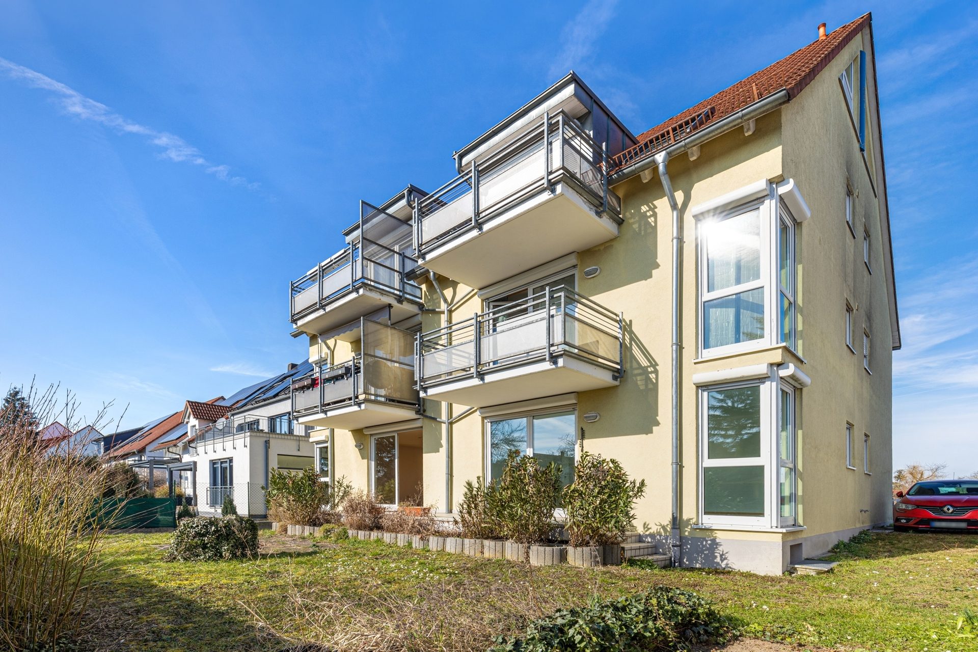 HUST Immobilien GmbH & Co. KG - Immobilienangebot - Stutensee / Blankenloch - Alle - Großzügige 4-Zimmer-Wohnung mit Garten, zwei Balkonen und sofortigem Einzugsgefühl!