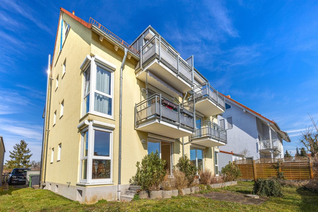 HUST Immobilien GmbH & Co. KG - Immobilienangebot - Stutensee / Blankenloch - Alle - Großzügige 4-Zimmer-Wohnung mit Garten, zwei Balkonen und sofortigem Einzugsgefühl!