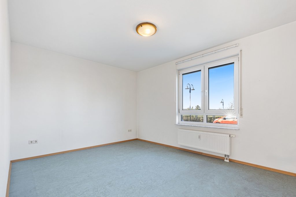 HUST Immobilien GmbH & Co. KG - Immobilienangebot - Stutensee / Blankenloch - Alle - Großzügige 4-Zimmer-Wohnung mit Garten, zwei Balkonen und sofortigem Einzugsgefühl!