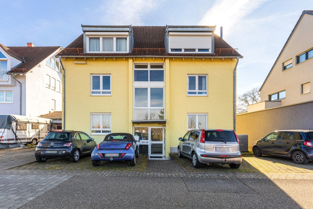 HUST Immobilien GmbH & Co. KG - Immobilienangebot - Stutensee / Blankenloch - Alle - Großzügige 4-Zimmer-Wohnung mit Garten, zwei Balkonen und sofortigem Einzugsgefühl!