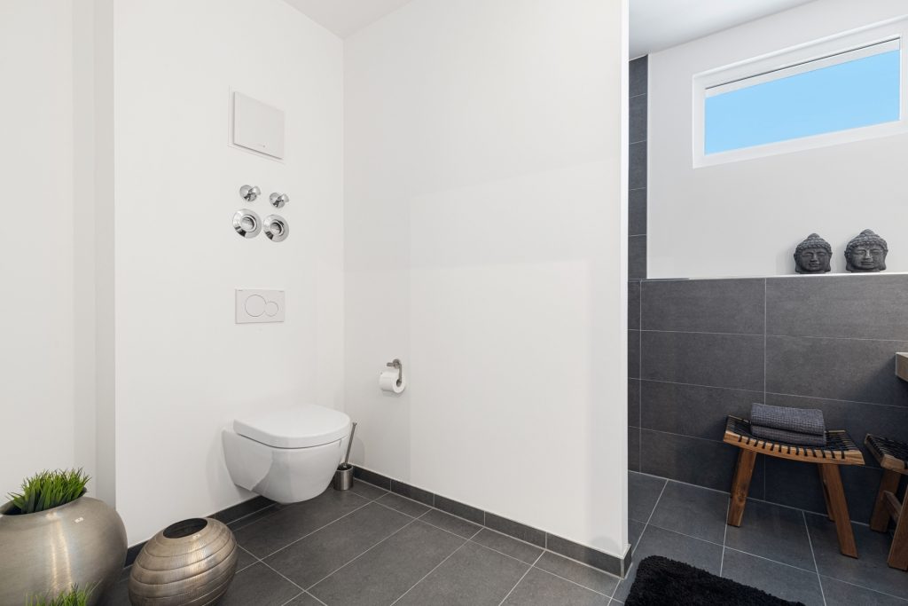 HUST Immobilien GmbH & Co. KG - Immobilienangebot - Bietigheim - Alle - Moderne Penthouse-Wohnung mit Aufzug, zwei Dachterrassen und Carport in Bietigheim
