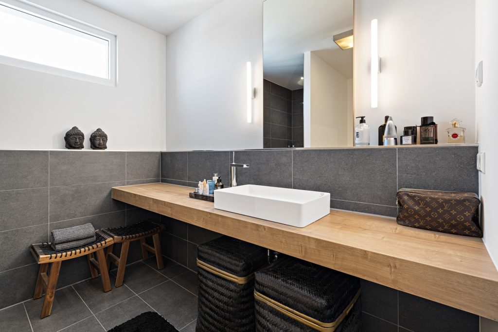 HUST Immobilien GmbH & Co. KG - Immobilienangebot - Bietigheim - Alle - Moderne Penthouse-Wohnung mit Aufzug, zwei Dachterrassen und Carport in Bietigheim