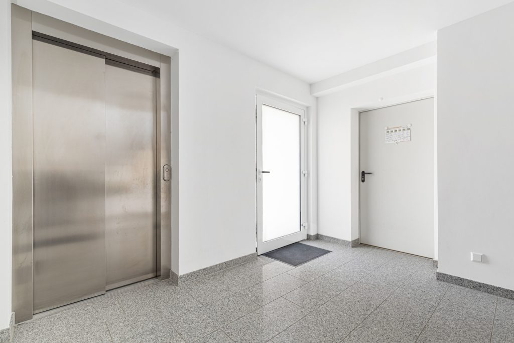 HUST Immobilien GmbH & Co. KG - Immobilienangebot - Bietigheim - Alle - Moderne Penthouse-Wohnung mit Aufzug, zwei Dachterrassen und Carport in Bietigheim