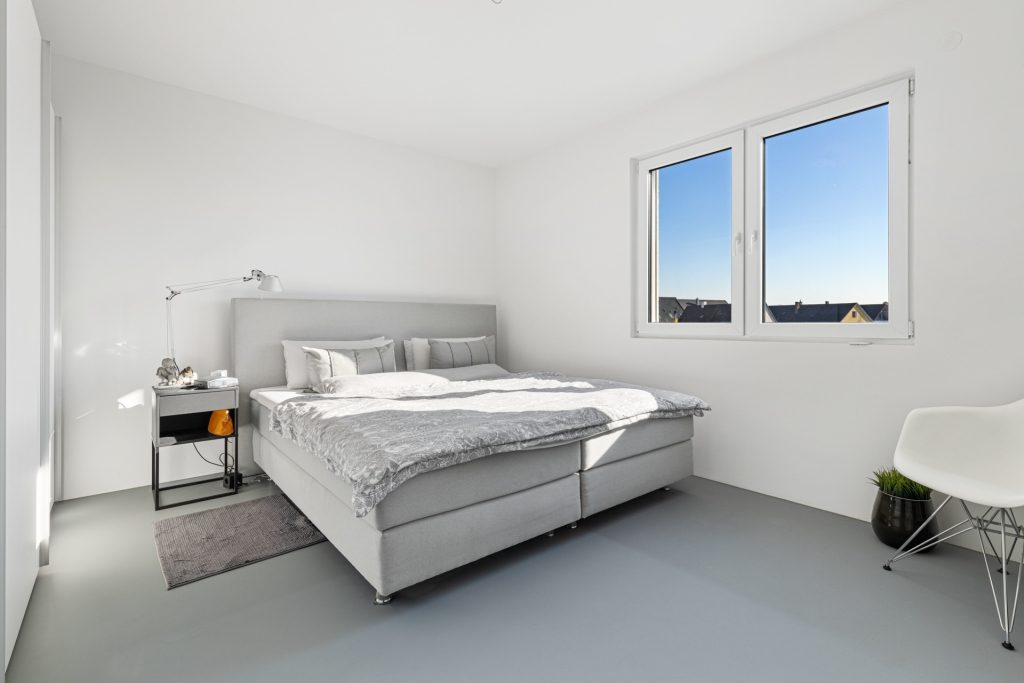 HUST Immobilien GmbH & Co. KG - Immobilienangebot - Bietigheim - Alle - Moderne Penthouse-Wohnung mit Aufzug, zwei Dachterrassen und Carport in Bietigheim