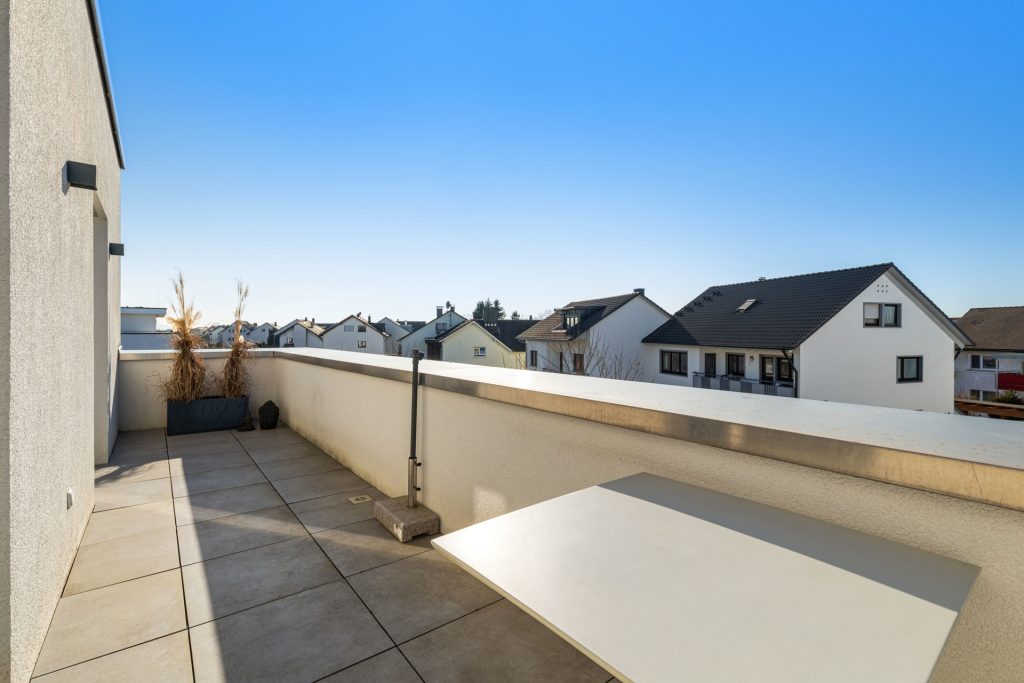 HUST Immobilien GmbH & Co. KG - Immobilienangebot - Bietigheim - Alle - Moderne Penthouse-Wohnung mit Aufzug, zwei Dachterrassen und Carport in Bietigheim