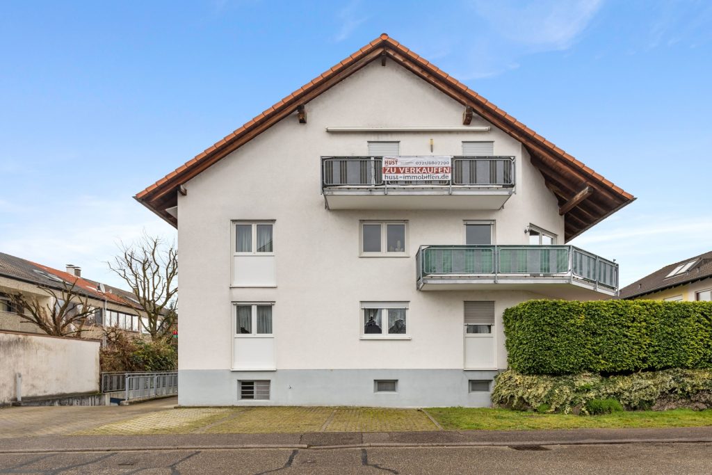HUST Immobilien GmbH & Co. KG - Immobilienangebot - Bühl - Alle - Helle 3-Zimmer-Dachgeschosswohnung mit Balkon, Dachspeicher und Tiefgaragenstellplatz in Bühl-Vimbuch !