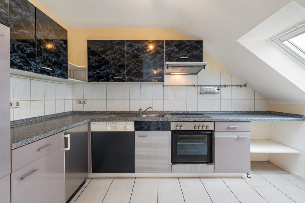 HUST Immobilien GmbH & Co. KG - Immobilienangebot - Bühl - Alle - Helle 3-Zimmer-Dachgeschosswohnung mit Balkon, Dachspeicher und Tiefgaragenstellplatz in Bühl-Vimbuch !