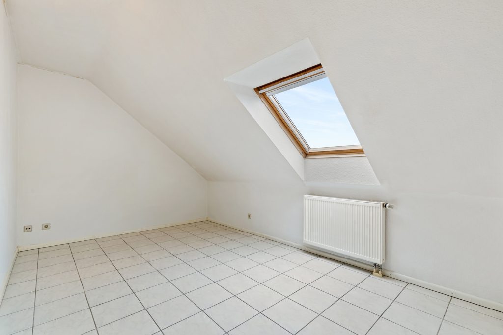 HUST Immobilien GmbH & Co. KG - Immobilienangebot - Bühl - Alle - Helle 3-Zimmer-Dachgeschosswohnung mit Balkon, Dachspeicher und Tiefgaragenstellplatz in Bühl-Vimbuch !
