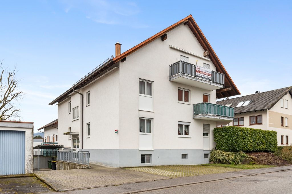 HUST Immobilien GmbH & Co. KG - Immobilienangebot - Bühl - Alle - Helle 3-Zimmer-Dachgeschosswohnung mit Balkon, Dachspeicher und Tiefgaragenstellplatz in Bühl-Vimbuch !