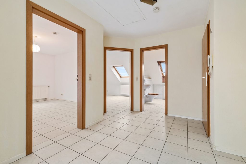 HUST Immobilien GmbH & Co. KG - Immobilienangebot - Bühl - Alle - Helle 3-Zimmer-Dachgeschosswohnung mit Balkon, Dachspeicher und Tiefgaragenstellplatz in Bühl-Vimbuch !