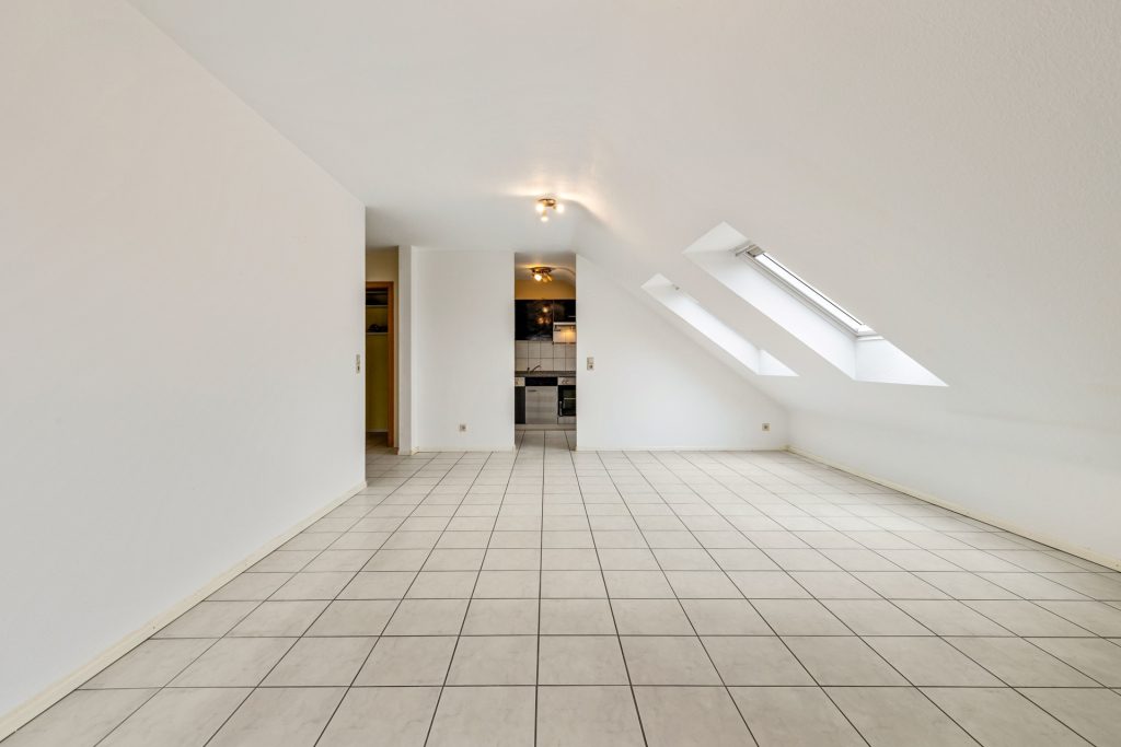 HUST Immobilien GmbH & Co. KG - Immobilienangebot - Bühl - Alle - Helle 3-Zimmer-Dachgeschosswohnung mit Balkon, Dachspeicher und Tiefgaragenstellplatz in Bühl-Vimbuch !