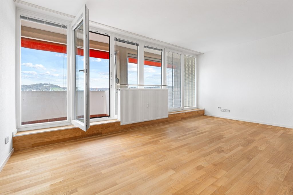 HUST Immobilien GmbH & Co. KG - Immobilienangebot - Karlsruhe / Durlach - Alle - Lichtdurchflutete 3-Zimmer-Wohnung im 12. Stock mit Weitblick über Durlach