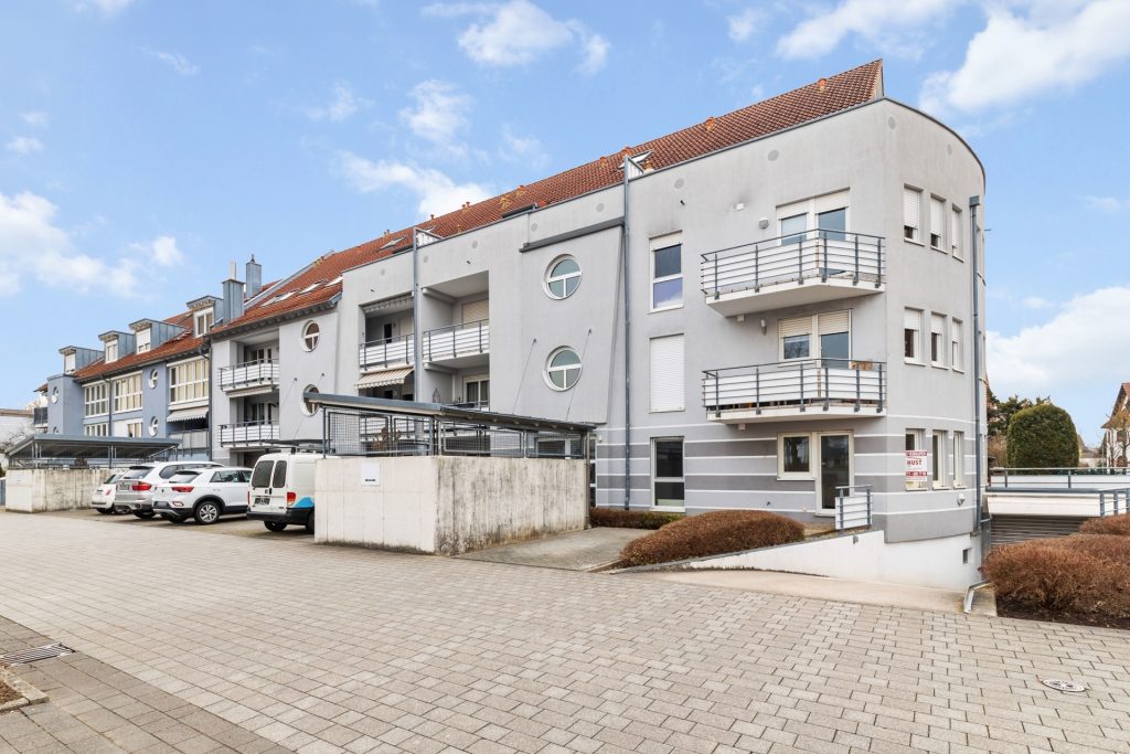 HUST Immobilien GmbH & Co. KG - Immobilienangebot - Stutensee / Blankenloch - Alle - Lichtdurchflutete 2-Zimmer-Erdgeschosswohnung mit Terrasse & Stellplatz in Stutensee-Blankenloch