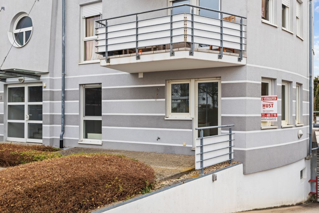 HUST Immobilien GmbH & Co. KG - Immobilienangebot - Stutensee / Blankenloch - Alle - Lichtdurchflutete 2-Zimmer-Erdgeschosswohnung mit Terrasse & Stellplatz in Stutensee-Blankenloch