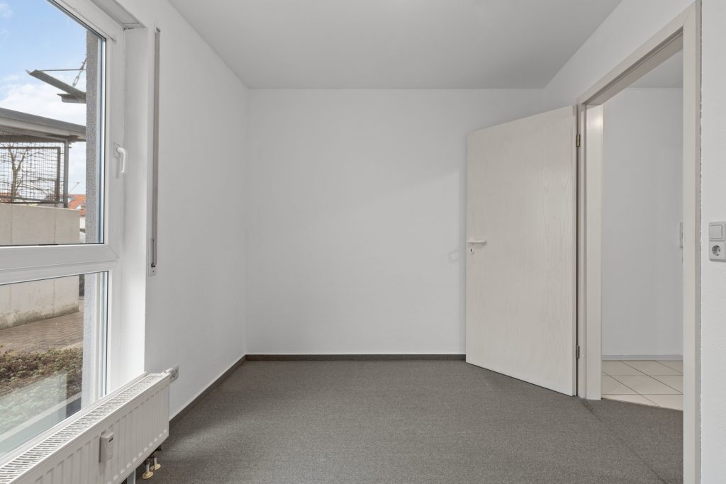 HUST Immobilien GmbH & Co. KG - Immobilienangebot - Stutensee / Blankenloch - Alle - Lichtdurchflutete 2-Zimmer-Erdgeschosswohnung mit Terrasse & Stellplatz in Stutensee-Blankenloch