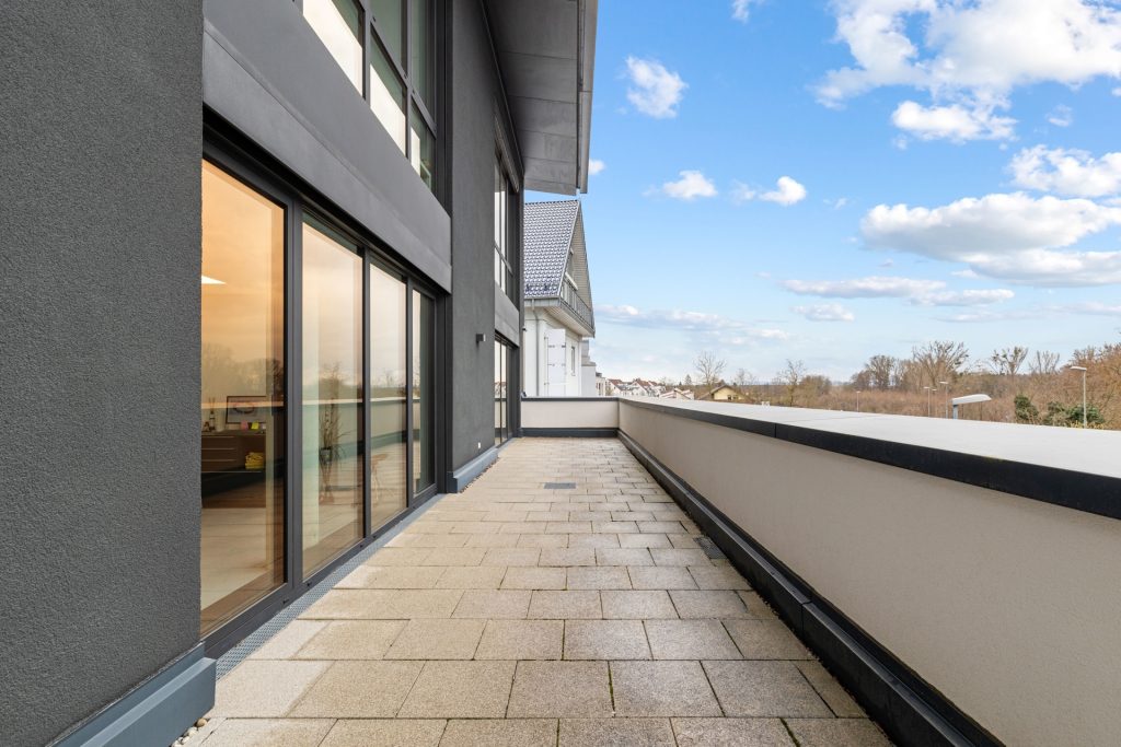 HUST Immobilien GmbH & Co. KG - Immobilienangebot - Eggenstein-Leopoldshafen - Alle - Exklusive Büro- oder Praxisfläche im Penthousestil mit großer Terrasse