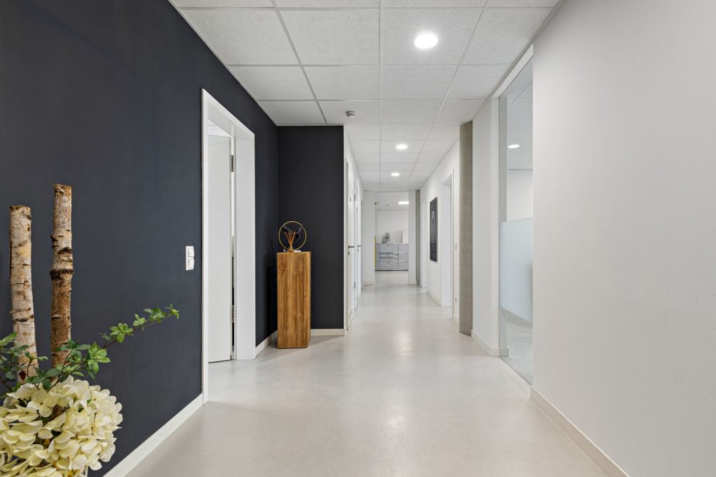HUST Immobilien GmbH & Co. KG - Immobilienangebot - Eggenstein-Leopoldshafen - Alle - Exklusive Büro- oder Praxisfläche im Penthousestil mit großer Terrasse