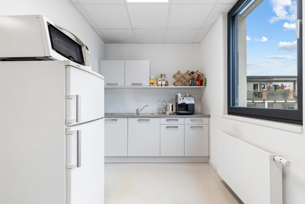 HUST Immobilien GmbH & Co. KG - Immobilienangebot - Eggenstein-Leopoldshafen - Alle - Exklusive Büro- oder Praxisfläche im Penthousestil mit großer Terrasse