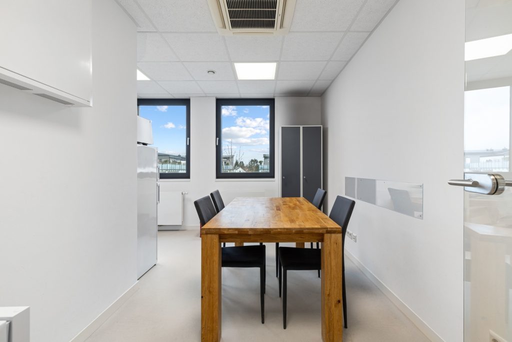 HUST Immobilien GmbH & Co. KG - Immobilienangebot - Eggenstein-Leopoldshafen - Alle - Exklusive Büro- oder Praxisfläche im Penthousestil mit großer Terrasse
