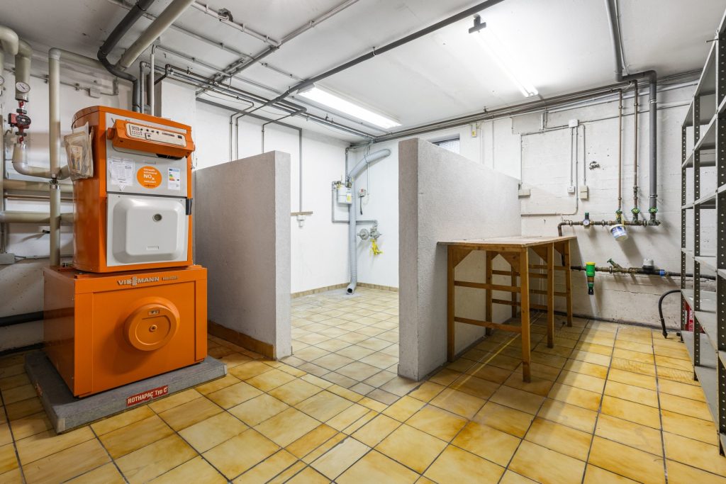 HUST Immobilien GmbH & Co. KG - Immobilienangebot - Eggenstein-Leopoldshafen - Alle - Großzügiger Reihenendhaus-Bungalow mit Garten, Garage und viel Potenzial sucht neue Eigentümer.