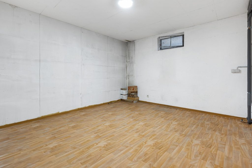 HUST Immobilien GmbH & Co. KG - Immobilienangebot - Eggenstein-Leopoldshafen - Alle - Großzügiger Reihenendhaus-Bungalow mit Garten, Garage und viel Potenzial sucht neue Eigentümer.