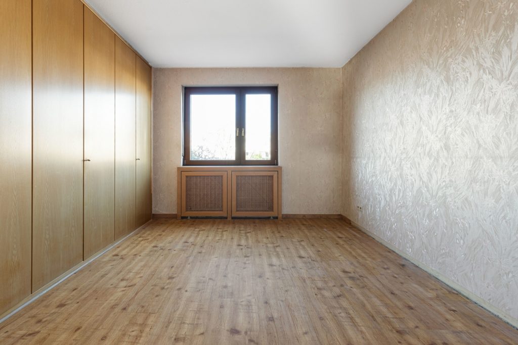 HUST Immobilien GmbH & Co. KG - Immobilienangebot - Eggenstein-Leopoldshafen - Alle - Großzügiger Reihenendhaus-Bungalow mit Garten, Garage und viel Potenzial sucht neue Eigentümer.