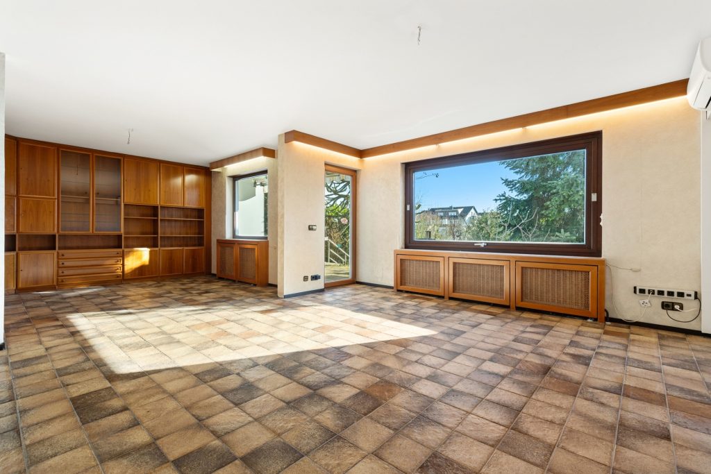 HUST Immobilien GmbH & Co. KG - Immobilienangebot - Eggenstein-Leopoldshafen - Alle - Großzügiger Reihenendhaus-Bungalow mit Garten, Garage und viel Potenzial sucht neue Eigentümer.