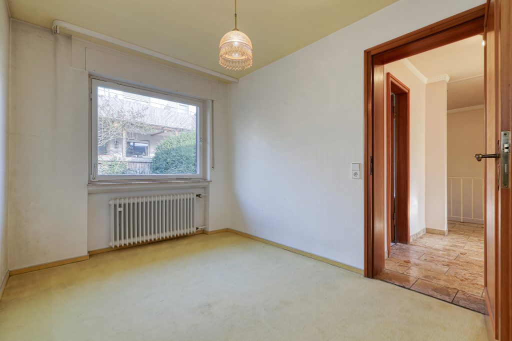 HUST Immobilien GmbH & Co. KG - Immobilienangebot - Baden-Baden / Oberbeuern - Alle - Renovierungsbedürftiges Reihenmittelhaus mit viel Potenzial in Oberbeuern