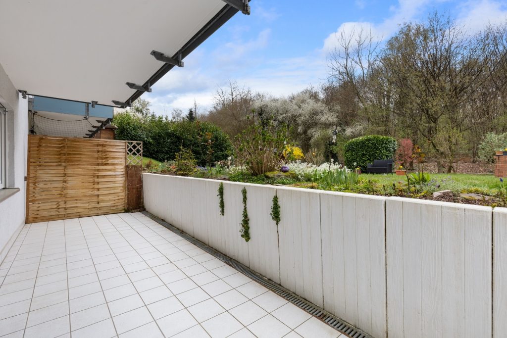 HUST Immobilien GmbH & Co. KG - Immobilienangebot - Ettlingen - Alle - Bezugsfreie 1-Zimmer-Wohnung mit Terrasse, Einbauküche und Gartenmitnutzung