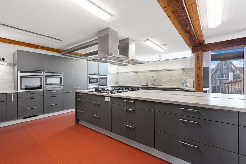 HUST Immobilien GmbH & Co. KG - Immobilienangebot - Stutensee / Friedrichstal - Alle - 2 in 1 - Zwei Gebäude mit separaten Grundstücken und Entwicklungspotenzial für Visionäre