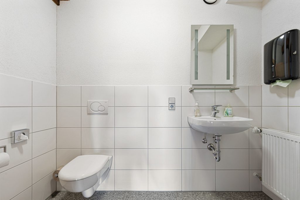 HUST Immobilien GmbH & Co. KG - Immobilienangebot - Stutensee / Friedrichstal - Alle - 2 in 1 - Zwei Gebäude mit separaten Grundstücken und Entwicklungspotenzial für Visionäre