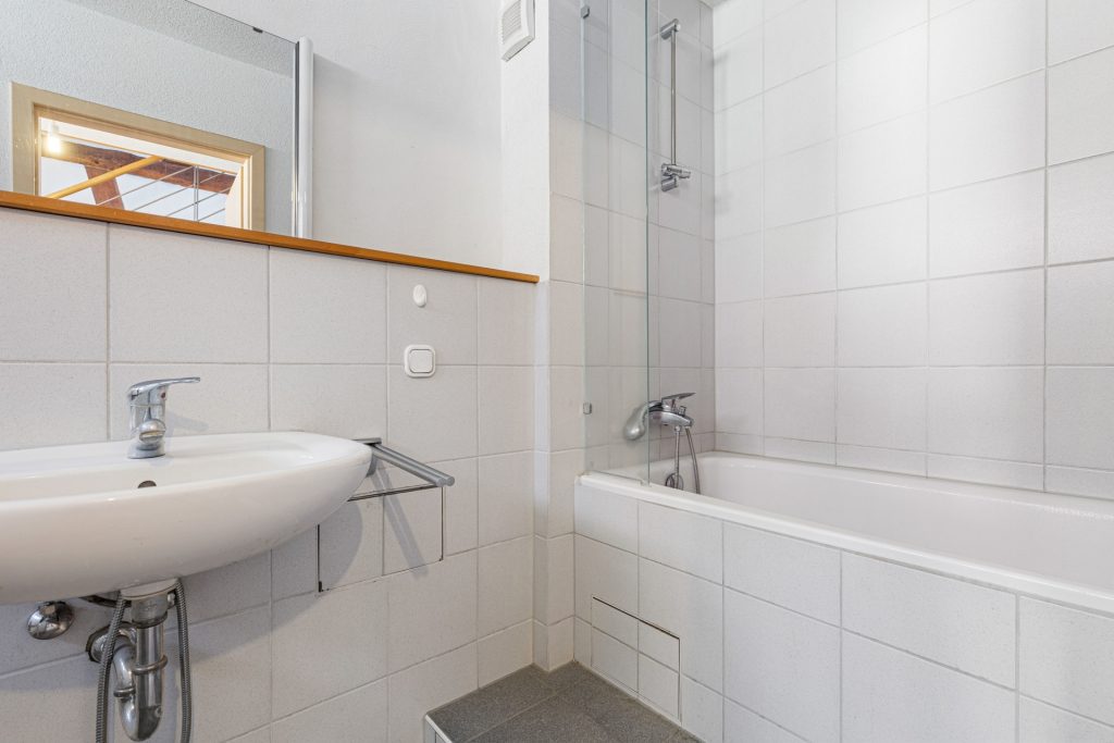 HUST Immobilien GmbH & Co. KG - Immobilienangebot - Stutensee / Friedrichstal - Alle - 2 in 1 - Zwei Gebäude mit separaten Grundstücken und Entwicklungspotenzial für Visionäre