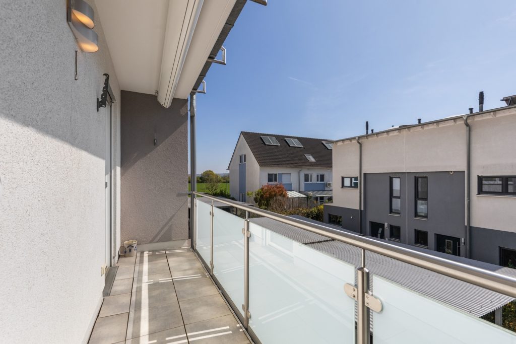 HUST Immobilien GmbH & Co. KG - Immobilienangebot - Stutensee / Blankenloch - Alle - Bezugsfrei & hochwertig: Ihr neues Zuhause mit zwei Balkonen!