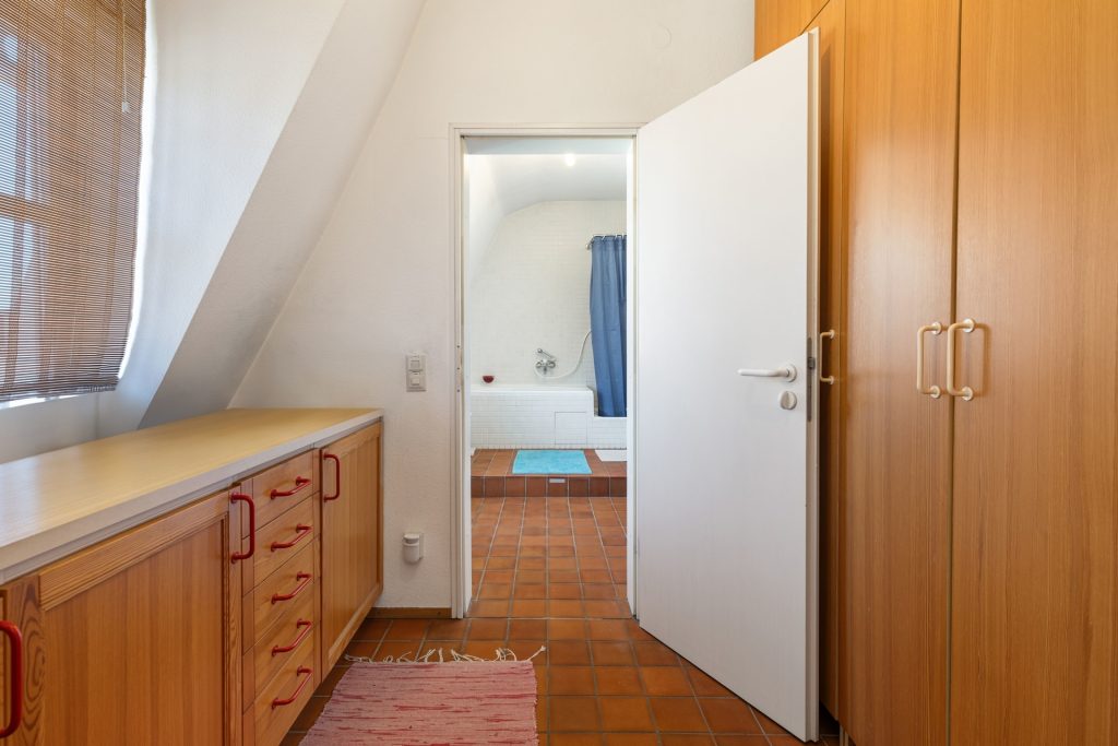 HUST Immobilien GmbH & Co. KG - Immobilienangebot - Karlsruhe - Alle - Maisonette-Wohnung mit Dachterrasse in Südausrichtung & separate ELW in der Karlsruher Südweststadt!