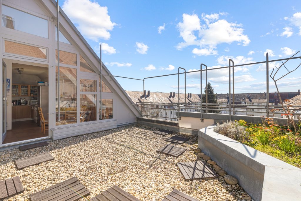 HUST Immobilien GmbH & Co. KG - Immobilienangebot - Karlsruhe - Alle - Maisonette-Wohnung mit Dachterrasse in Südausrichtung & separate ELW in der Karlsruher Südweststadt!